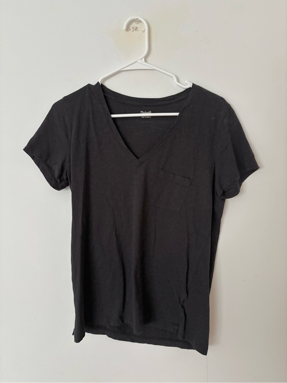 madewell black lightweight slight sheer v neck tee shirt with pocket top 🖤